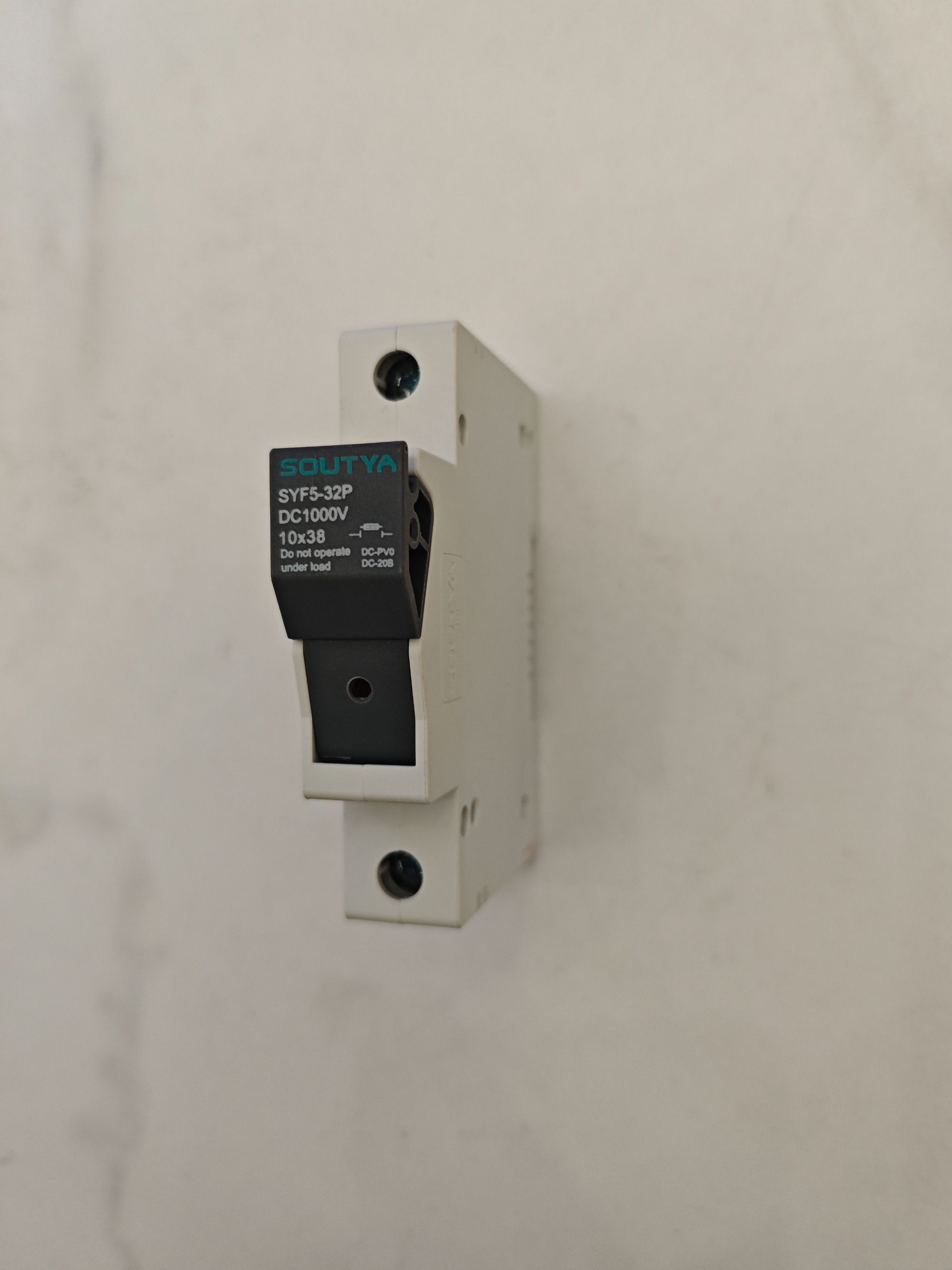 Best Fuse Holder Factory: What to Look for in a Manufacturing Partner