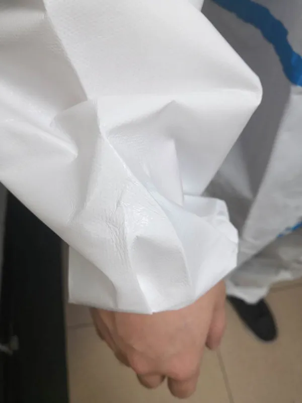 in Stock Professional Medical Disposable Protective Clothing Disposable Isolation Gowns Protection