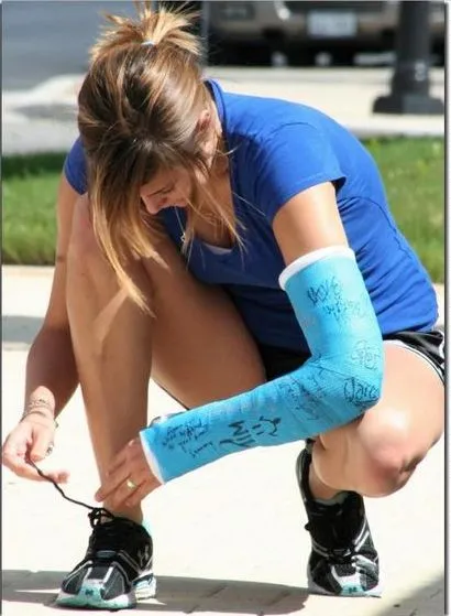 Medical Wound Dressing Red (Blue) Line Elastic Crepe Bandage Medical ISO13485 Approved with OEM